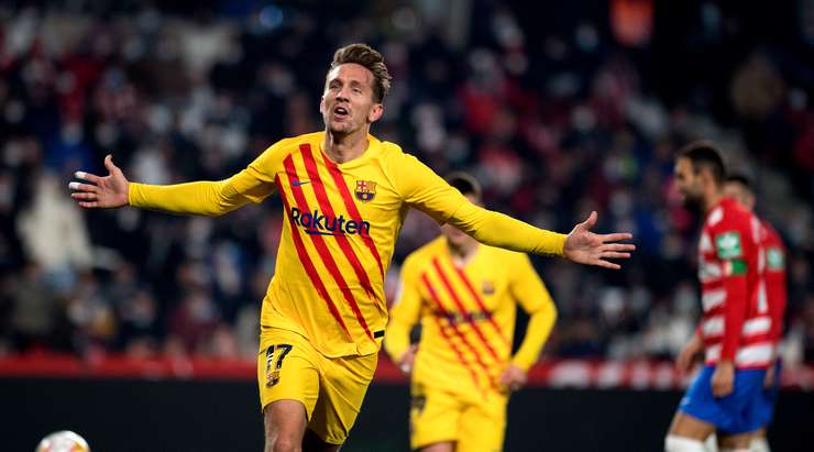 Dani Alves có một đường căng ngang xuất sắc vào trong vòng cấm. Luuk de Jong (Barcelona) đón bóng và đánh đầu từ cự li gần vào góc cao bên phải, đánh bại thủ môn Luis Maximiano. Một tình huống thể hiện sự nhạy bén cũng như khả năng dứt điểm thượng hạng. Tỉ số là 0:1.