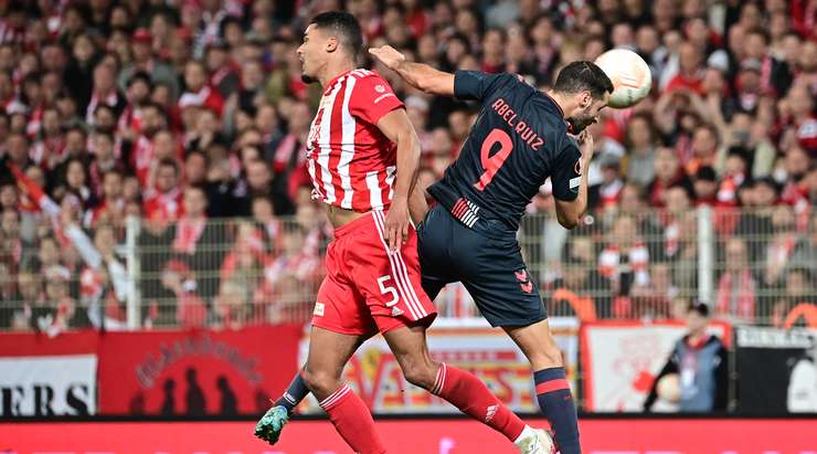 Thẻ vàng. Abel Ruiz (Braga) bị cảnh cáo sau cú vào bóng ác ý nhằm vào một cầu thủ đối phương.