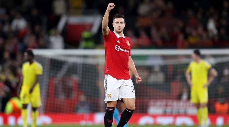 Diogo Dalot (Manchester United) nhảy cao nhất để đón bóng từ quả phạt góc được thực hiện hoàn hảo bởi Christian Eriksen. Cú đánh đầu của anh đã đi hiểm hóc vào mé trong cột dọc bên phải, khiến thủ môn hoàn toàn bất lực. Tỉ số được nâng lên 1:0.