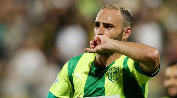 VÀO! Nikos Englezou thực hiện một quả tạt bổng đẹp mắt vào vòng cấm, nơi Rafa Lopes (AEK Larnaca) bật cao đánh đầu vào góc phải phía dưới khung thành, đánh bại thủ môn. Tỉ số được nâng lên 2:1.