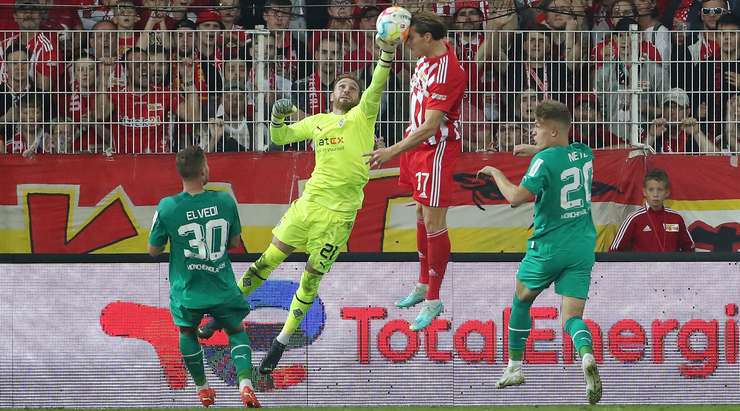 Vào rồi! Kevin Behrens (Union Berlin) bức tốc vào vòng cấm và chọn đúng điểm rơi sau đường căng ngang của Diogo Leite trước khi dứt điểm chìm cận thành vào giữa khung thành. Tỉ số là 1:1.