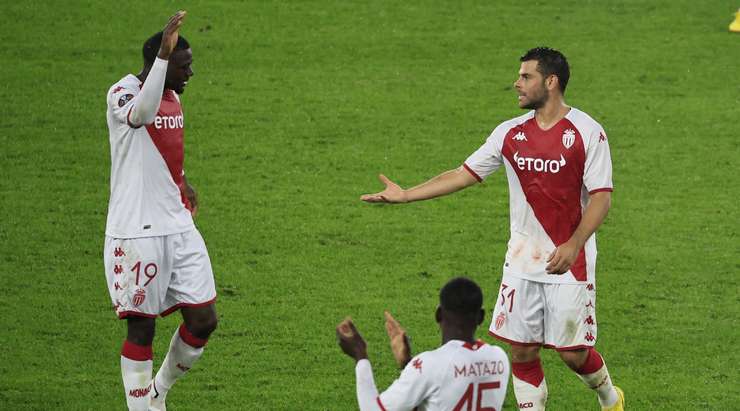 Vào - 4:1! Ismail Jakobs kiến tạo cho Kevin Volland (Monaco) trong vòng cấm và anh ấy đưa bóng vào góc trái phía dưới và qua Milan Borjan.