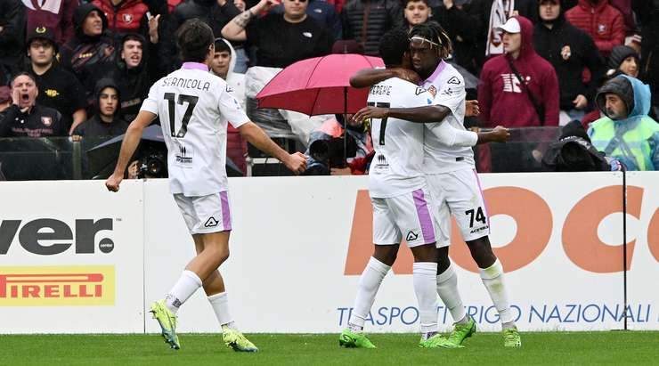 1:1. David Okereke (Cremonese) đón một đường chuyền tại rìa khu cấm địa và ngay lập tức tung cú sút một chạm tuyệt vời bay vào bên trái mành lưới. Một pha dứt điểm xuất sắc! Luigi Sepe cố gắng ngăn chặn nó, nhưng không có cơ hội cho anh ấy. Kiến tạo bởi Frank Tsadjout.