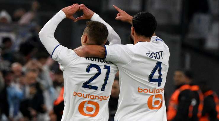 Bóng đã nằm trong lưới! Samuel Gigot treo bóng vào vòng cấm và Valentin Rongier (Marseille) đón quả tạt để dứt điểm gọn gàng vào lưới. 1:0.