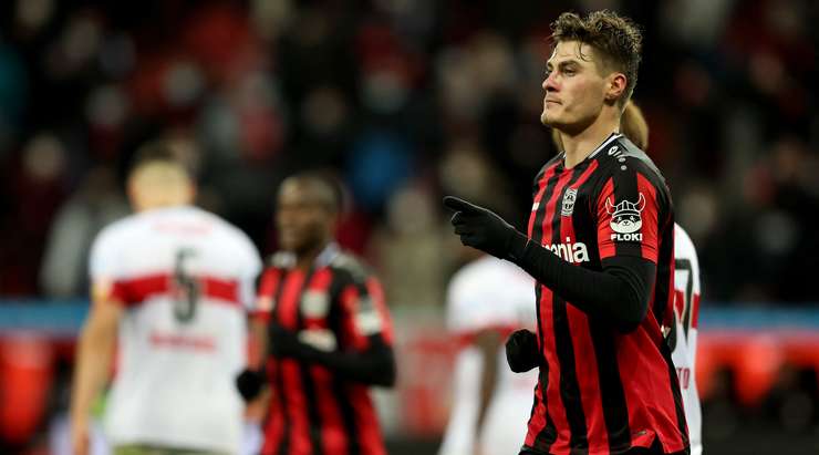 Vào! Florian Wirtz tung một đường chuyền tốt vào vòng cấm và bóng tìm đến Patrik Schick (Bayer Leverkusen). Cầu thủ này không bỏ lỡ vận may của mình và dễ dàng sút bóng từ cự ly gần vào lưới. 4:2.