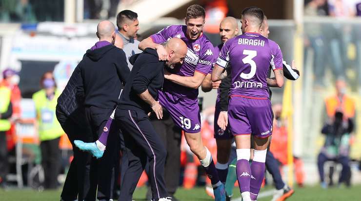 Vào! Nicolas Gonzalez Krzysztof Piatek (Fiorentina), người cho thấy quyết tâm tuyệt vời để đón bóng trước một vài hậu vệ và từ trong vòng cấm tung đưa nó vào góc trái phía dưới 1:0.