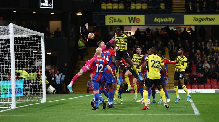Moussa Sissoko (Watford) bật cao hơn các hậu vệ đối phương trong vòng 5m50 để đón quả phạt góc và ghi bàn với một cú đánh đầu rất tốt vào nóc lưới. Thủ môn đã không kịp phản ứng trong tình huống vừa rồi. Tỉ số bây giờ là 1:1.