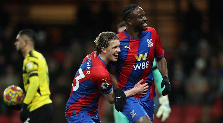 Vào! Will Hughes chuyền bóng đến chân Jean-Philippe Mateta (Crystal Palace) và cầu thủ này tung một cú sút từ rìa vòng cấm. Bóng bị một cầu thủ khác làm đổi hướng, khiến thủ môn Ben Foster không kịp trở tay. Tỉ số là 0:1.
