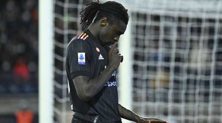 Moise Kean (Juventus) đón một quả tạt tốt của đồng đội và chiến thắng thủ môn với một cú đánh đầu tuyệt vời, đưa bóng đập chân cột dọc bên phải vào lưới.