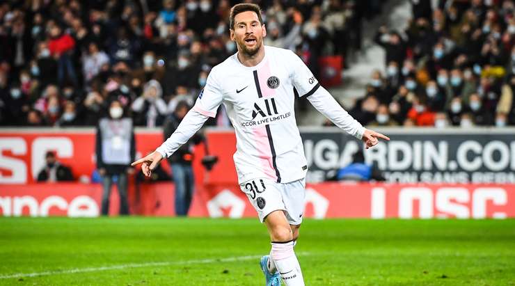 Một bàn thắng đẹp mắt! Lionel Messi (Paris SG) có một pha đi bóng lắt léo và dứt điểm từ trong vòng cấm, đánh bại thủ môn Ivo Grbic với một pha bấm bóng tuyệt vời. Tỉ số được nâng lên 1:3.