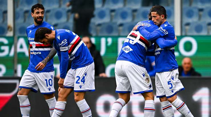Vào! Stefano Sensi (Sampdoria) đã có mặt đúng lúc đúng chỗ để lấy bóng bật ra trong vòng cấm, và anh ấy sút bóng vào bên phải khung thành. Tỉ số là 2:0.