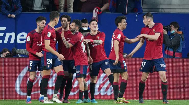 Chimy Avila (Osasuna) nhận một đường chuyền sát thủ, đặt anh vào thế đối mặt với thủ môn và anh đã ghi bàn với một cú sút căng vào góc thấp bên phải khung thành. Một cú dứt điểm tuyệt đẹp.