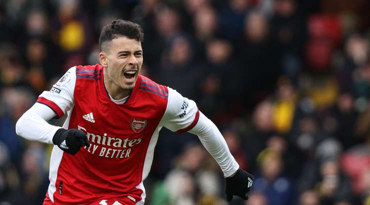 Vào! Tình huống phối hợp nhịp nhàng ở ngoài rìa vòng cấm với Alexandre Lacazette mở ra cho Gabriel Martinelli (Arsenal) một cơ hội ghi bàn mười mươi. Anh không làm đồng đội thất vọng khi đánh bại thủ môn đối phương với một cú sút đi thẳng vào góc cao bên trái khung thành. Tỉ số là 1:3.