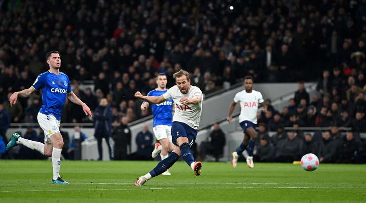 Harry Kane (Tottenham) có một pha đi bóng độc diễn tuyệt vời và dứt điểm từ trong vòng cấm, đánh bại thủ môn Jordan Pickford với một cú sút vào góc trái phía dưới. Tỉ số bây giờ là: 3:0.