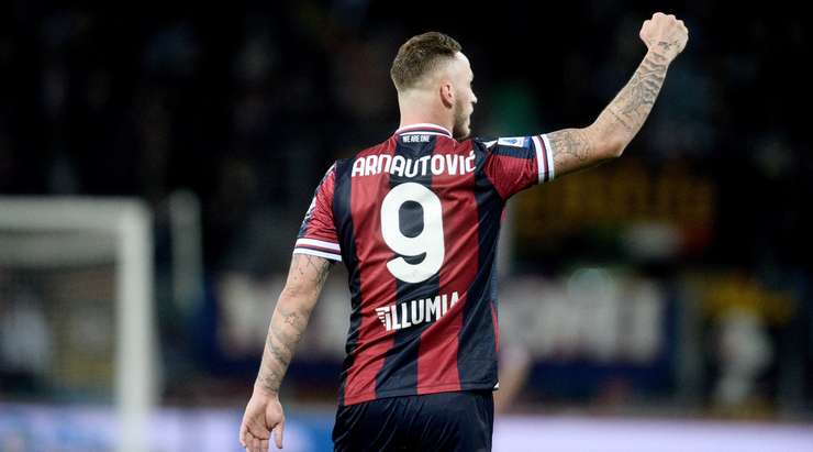 Vào! Marko Arnautovic (Bologna) chớp cơ hội sau một tình huống bóng bật ra trong vòng cấm và đánh bại thủ môn với một cú sút vào góc thấp bên phải. Tỉ số đã được nâng lên: 2:0.