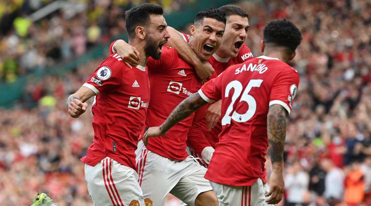 Là một chân sút phạt giàu kinh nghiệm, Cristiano Ronaldo (Manchester United) thực hiện quả đá phạt ở một vị trí rất thuận lợi và một lần nữa anh đã thể hiện khả năng của mình. Cú sút thẳng của anh đưa bóng về phía góc trái, bóng đập cột dọc trước khi vào lưới.