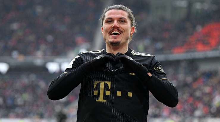 Vào! Marcel Sabitzer (Bayern Munich) nhận một đường chuyền ngắn rất vừa tầm từ Serge Gnabry ở một vị trí bên trong vòng cấm, anh lách người và tung một cú sút chìm không thể cản phá về chính giữa khung thành. Bóng đã nằm gọn trong lưới, tỉ số là 1:4.