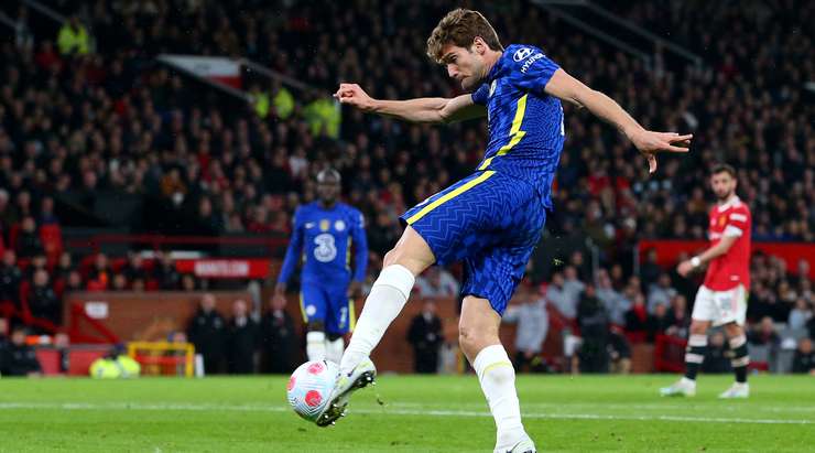 Marcos Alonso (Chelsea) đón một đường chuyền trong vòng cấm và ghi bàn với một cú sút mạnh vào góc thấp bên phải. Thủ môn đã không thể làm gì được.