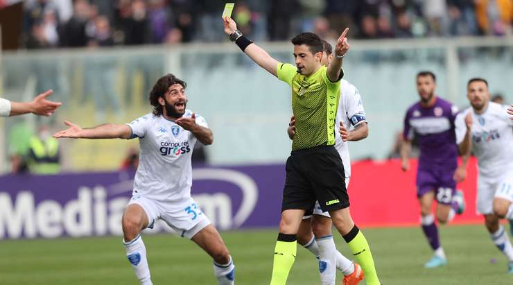 Thẻ vàng. Sebastiano Luperto (Empoli) bị cảnh cáo sau cú vào bóng ác ý nhằm vào một cầu thủ đối phương.