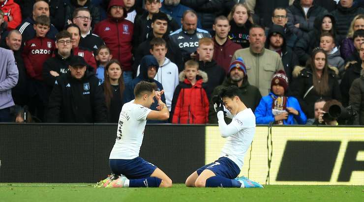 Một cú sút tuyệt đẹp! Heung-Min Son (Tottenham) đón đường chọc khe chuẩn xác của Dejan Kulusevski và tung một cú sút không thể cản phá từ rìa vòng cấm vào sát mé trong cột dọc bên trái. Một bàn thắng tuyệt vời. Tỉ số bây giờ là 0:4.