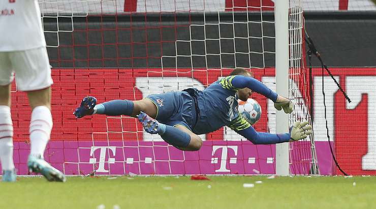 Karim Onisiwo (Mainz) có một pha đi bóng độc diễn tuyệt vời và dứt điểm từ trong vòng cấm, đánh bại thủ môn Marvin Schwabe với một cú sút vào góc phải khung thành. Tỉ số bây giờ là: 0:2.