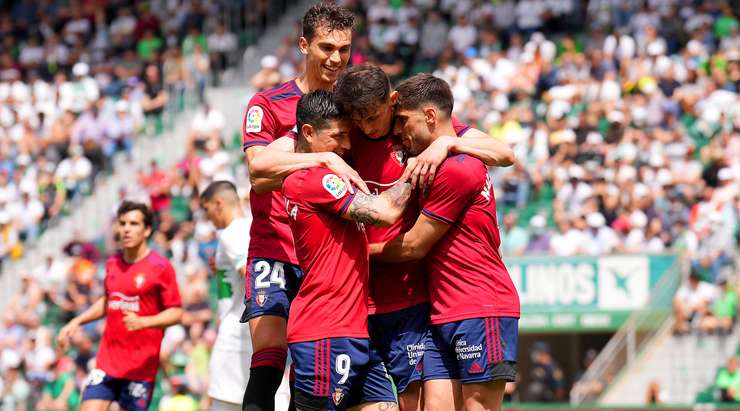 VÀO! Đó là một cú sút phạt đền tuyệt vời của Ante Budimir (Osasuna) về phía góc thấp bên phải khung thành, không có một chút cơ hội nào cho thủ môn Edgar Badia để cản phá!