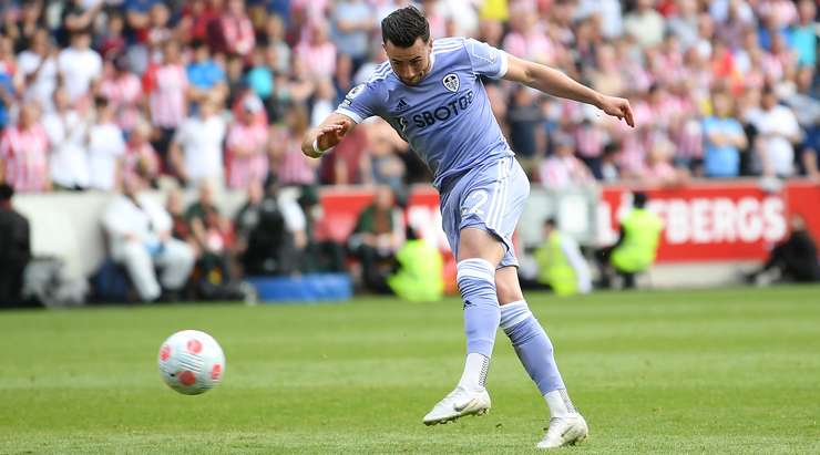 Jack Harrison (Leeds) lấy được bóng sau khi nó bị phá ra từ trong vòng cấm và tung ngay một cú sút làm tung lưới thủ môn đối phương. Một bàn thắng rất đẹp!