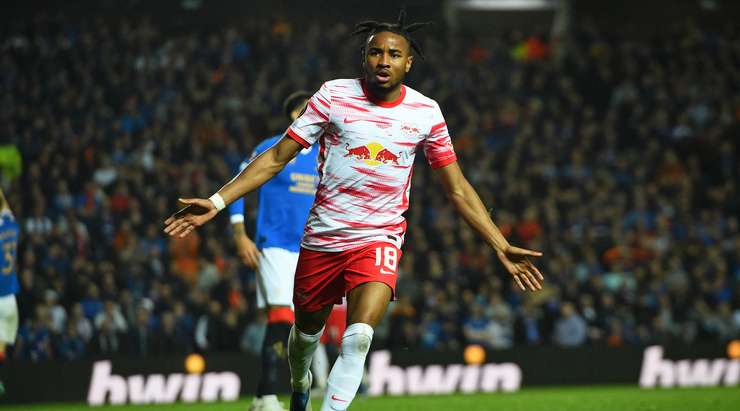 Vào! Christopher Nkunku (RB Leipzig) ghi bàn với một cú sút tuyệt vời vào bên phải khung thành sau khi được giải thoát trong vòng cấm bởi một đường chuyền bổng xuất sắc từ Angelino. Tỉ số bây giờ là 2:1.