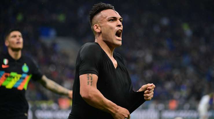Vào! Lautaro Martinez (Inter) sút bóng bật ra vào chính giữa khung thành sau khi bóng đến chỗ anh ấy trong vòng cấm. Tỉ số là 3:2.