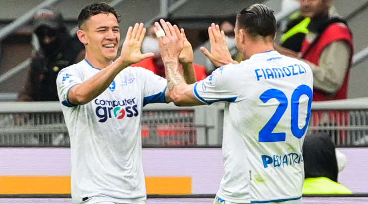 Kristjan Asllani (Empoli) nhận một đường chuyền sát thủ và dứt điểm đơn giản nhưng chính xác, làm tung lưới khung thành đối phương.