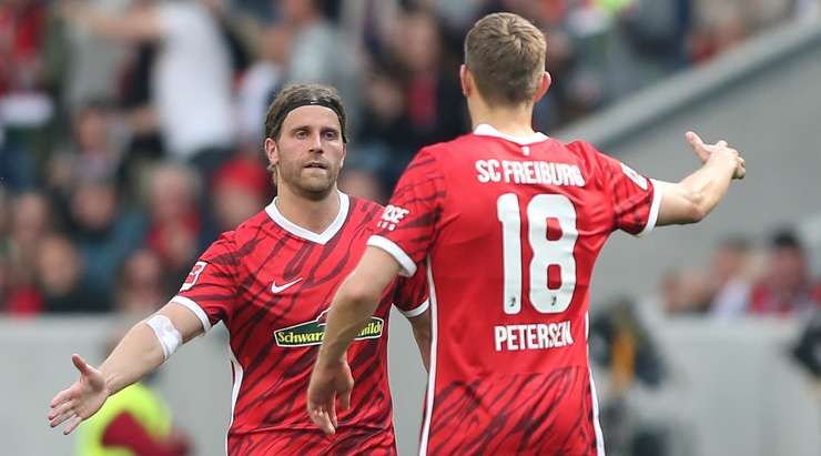 Lucas Holer (Freiburg) chuyển hóa thành công cơ hội của mình thành bàn thắng!