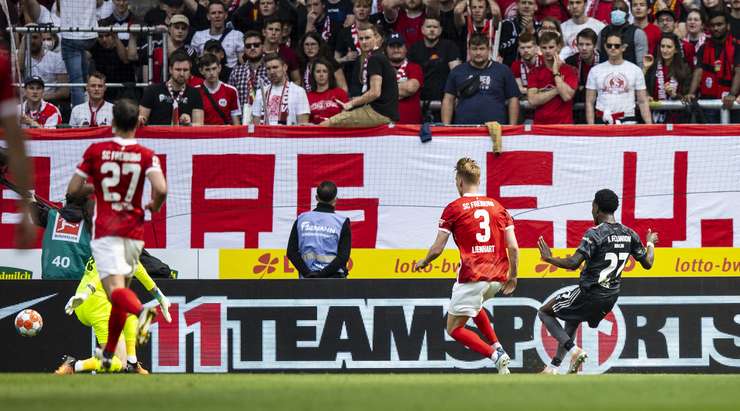 Sheraldo Becker (Union Berlin) có một pha đi bóng độc diễn tuyệt vời và dứt điểm từ trong vòng cấm, đánh bại thủ môn Mark Flekken với một cú sút vào góc trái phía dưới. Tỉ số bây giờ là: 0:3.