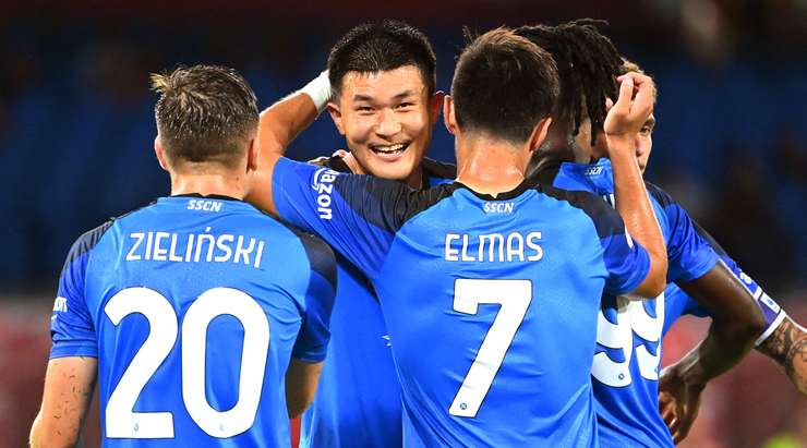 Piotr Zielinski nhận trách nhiệm đá phạt góc và chuyền bóng một cách hoàn hảo cho Min-Jae Kim (Napoli), người đã ghi bàn với một cú đánh đầu đập đất vào góc thấp bên phải khung thành. Tỉ số bây giờ là 4:0.
