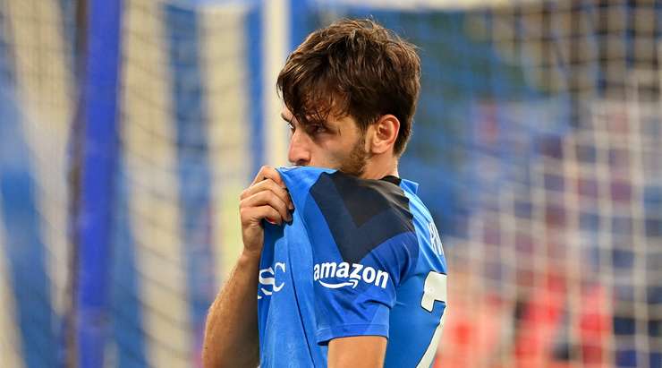 Một nỗ lực cá nhân đáng kinh ngạc của Khvicha Kvaratskhelia (Napoli) kết thúc với một cú sút từ trong vòng cấm. Cầu thủ này đưa bóng đi hiểm hóc vào góc thấp bên phải và thay đổi tỉ số thành 3:0. Thủ môn Michele Di Gregorio đã không thể làm được gì.