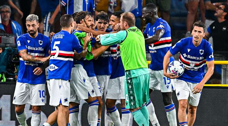 Manolo Gabbiadini (Sampdoria) nhận đường chuyền từ đồng đội và anh không hề do dự tung một cú sút chìm không thể cản phá vào góc thấp bên phải khung thành.