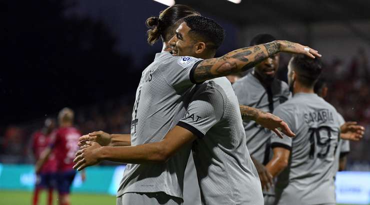 Vào! Neymar thực hiện một đường chuyền đến chân Achraf Hakimi (Paris SG) và cầu thủ này tung một cú sút từ trong vòng cấm, đưa bóng vào góc cao bên phải mành lưới. Tỉ số là 0:2.