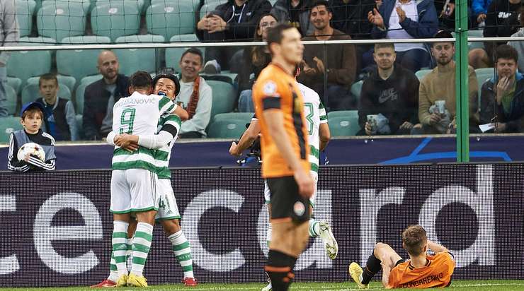 Artem Bondarenko (Shakhtar) tham gia ngăn cản cú sút của đối phương nhưng rất không may anh làm chệch hướng bóng. Bóng từ từ đi vào lưới trong sự bất lực của thủ môn!