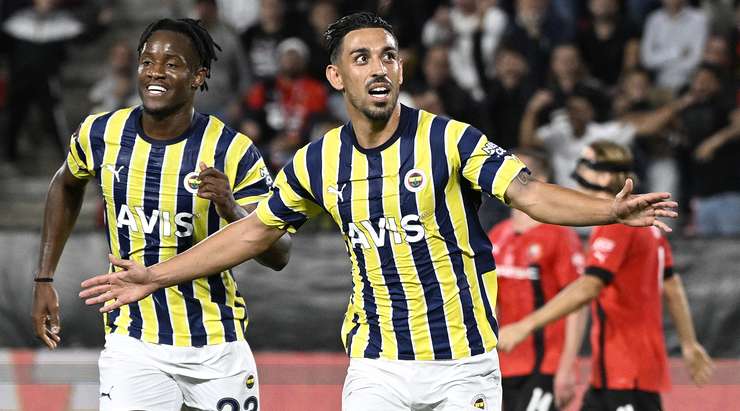 Siêu phẩm! Một cú nã đại bác của Irfan Can Kahveci (Fenerbahce) từ rìa vòng cấm đã cắm thẳng vào góc phải phía trên khung thành!