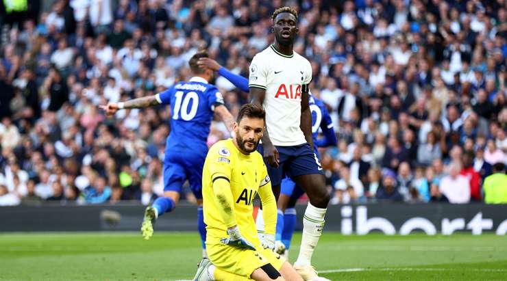 Timothy Castagne thực hiện một quả tạt bổng chính xác vào vòng cấm. James Maddison (Leicester) đón bóng và dứt điểm nhanh vào phía trong cột dọc bên trái. Thủ môn đã không có cơ hội nào để cản phá! Tỉ số đã được thay đổi thành: 2:2.