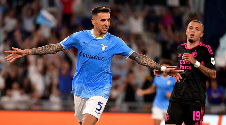 Matias Vecino (Lazio) ghi bàn! Matias Vecino (Lazio) được kiến tạo bởi Luis Alberto và anh ấy đã cho thấy sự bình tĩnh tuyệt vời trong vòng cấm để sút vào góc trái phía dưới. 4:0.