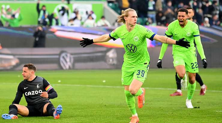Patrick Wimmer (Wolfsburg) nhận một đường chuyền sát thủ, đặt anh vào thế đối mặt với thủ môn và anh đã ghi bàn với một cú sút căng vào góc thấp bên phải khung thành. Một cú dứt điểm tuyệt đẹp.