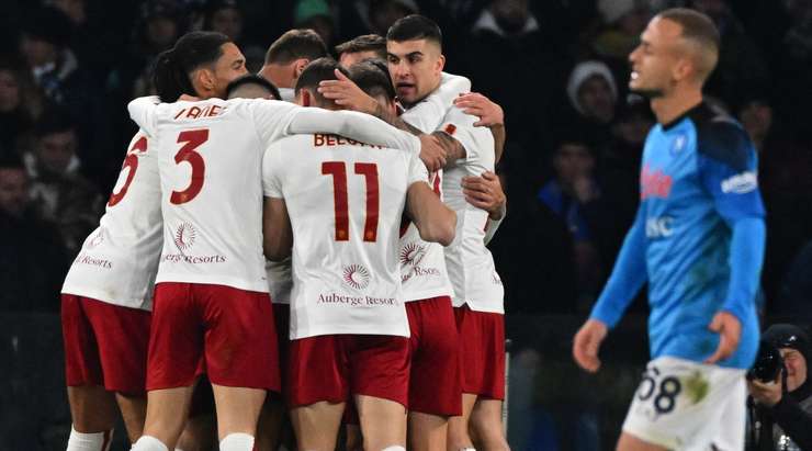 Hàng phòng ngự không thể phá bóng ra xa và một đường căng ngang đã kiến tạo cho Stephan El Shaarawy (AS Roma) ghi bàn vào góc trái khung thành!