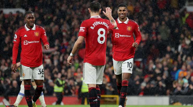 Vào! Bruno Fernandes tung một đường chuyền tốt vào vòng cấm và bóng tìm đến Marcus Rashford (Manchester United). Cầu thủ này không bỏ lỡ vận may của mình và dễ dàng sút bóng từ cự ly gần vào lưới. 3:0.
