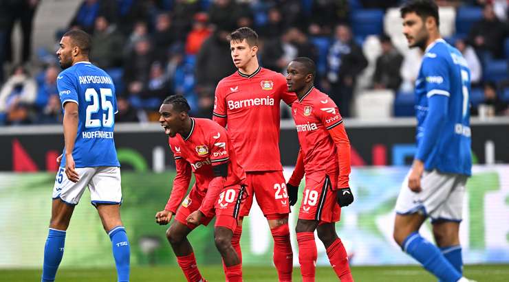 Vào! Jeremie Frimpong nạp đạn cho Moussa Diaby (Bayer Leverkusen) ở một vị trí bên trong vòng cấm, và cầu thủ này đã giữ được cái đầu lạnh để sút bóng vào góc thấp bên trái khung thành. Tỉ số là 0:2.