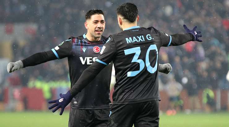 Vào! Jens Larsen (Trabzonspor) sút bóng bật ra vào góc trái phía dưới sau khi bóng đến chỗ anh ấy trong vòng cấm. Tỉ số là 1:0.