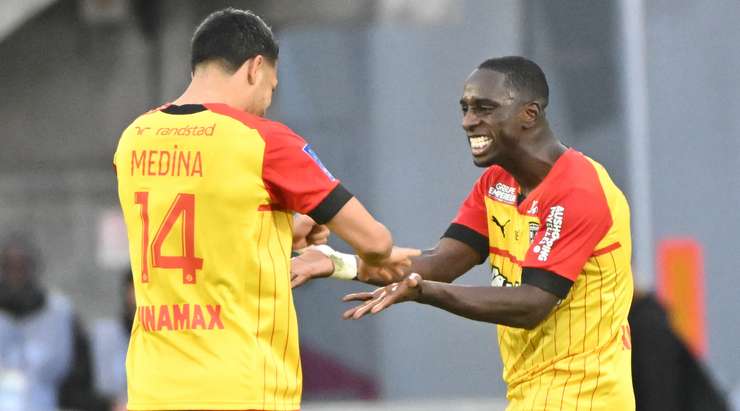 Sau một đường chuyền của đồng đội vào bên trong vòng cấm, Deiver Machado (Lens) ghi bàn với một cú sút hoàn hảo vào góc cao bên phải khung thành, đưa bóng vượt ra ngoài tầm với của thủ môn đối phương.