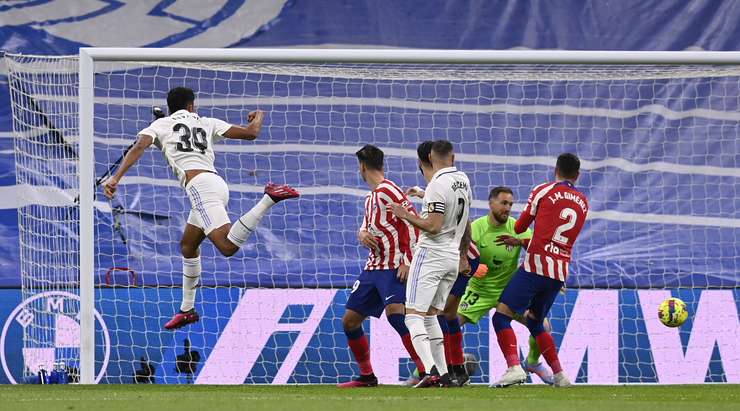 Toni Kroos thực hiện quả phạt góc và đó là Alvaro Rodriguez (Real Madrid), người đã nhảy cao nhất trong vòng 5m50 để tung một cú đánh đầu chuẩn xác, đưa bóng đi trúng chân cột dọc bên phải vào lưới. Tỉ số là 1:1.