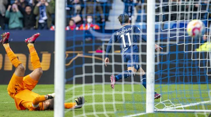 Một nỗ lực độc diễn xuất sắc của Takuma Asano (Bochum). Anh len lỏi qua hàng phòng ngự đối phương ở bên trong vòng cấm trước khi dứt điểm gọn gàng vào lưới.