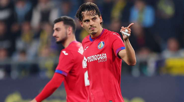 VÀO! Enes Unal (Getafe) đá phạt đền thành công về phía góc cao bên trái.