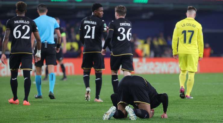 Vào! Michael Murillo dọn cỗ cho Islam Slimani (Anderlecht), người ghi bàn với một pha dứt điểm cự li gần đơn giản. Tỉ số là 0:1.